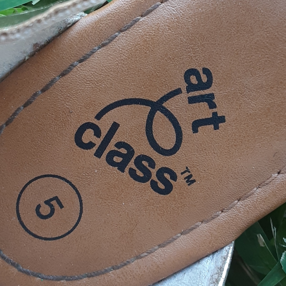 Sandals - Picture 2 of 3